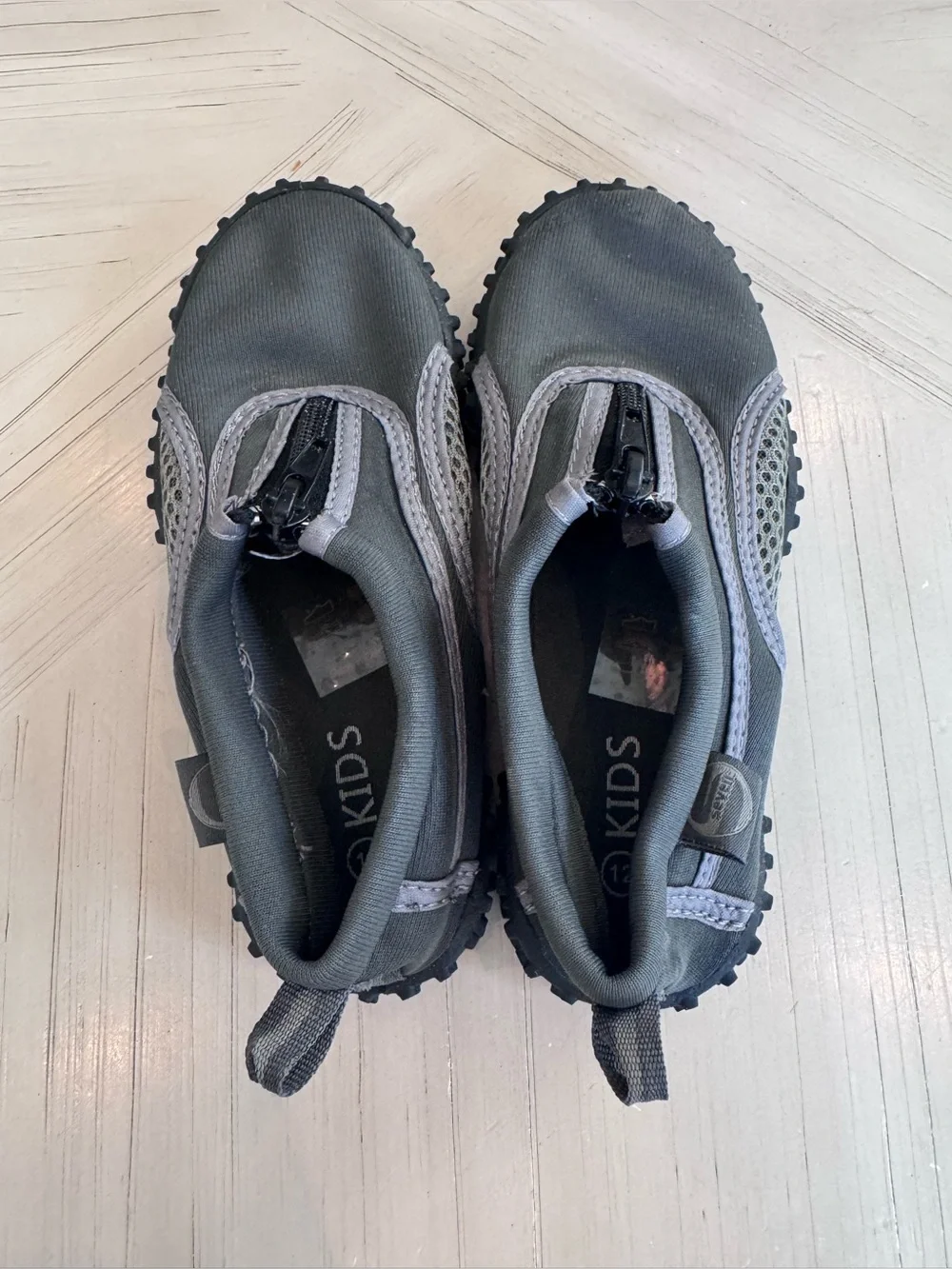 Kids S7 Aqua Socks Wave Water Shoes Gray Zipper Slip-On Pool Beach - Size 12